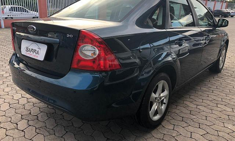 Ford Focus Sedan 2.0...