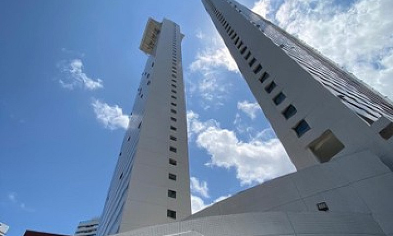 Edf. Bristol Suítes ...