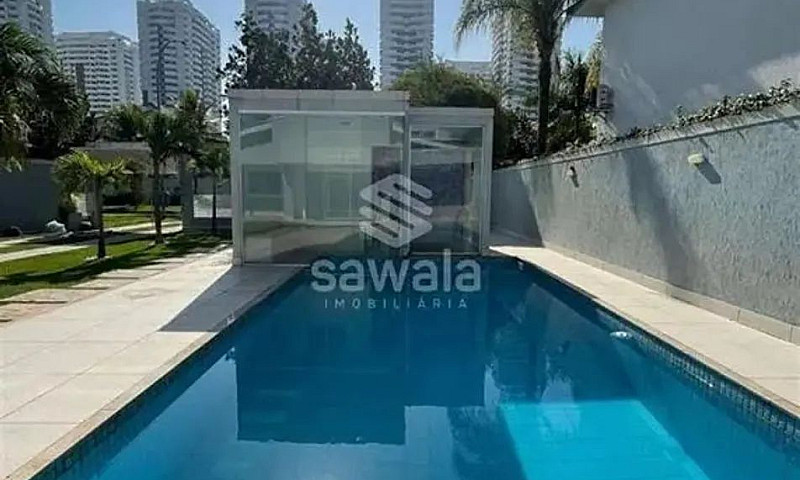 Casa À Venda Com 680...
