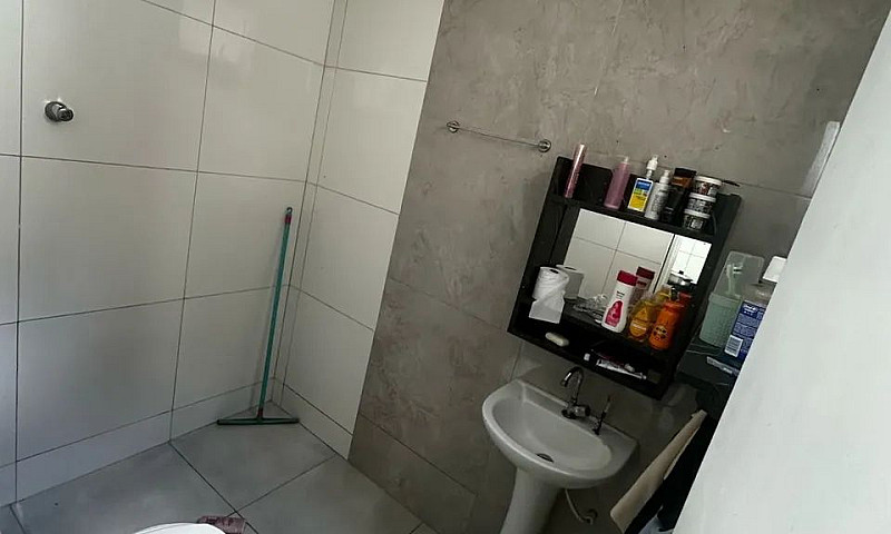 Vendo Uma Casa  Ou T...