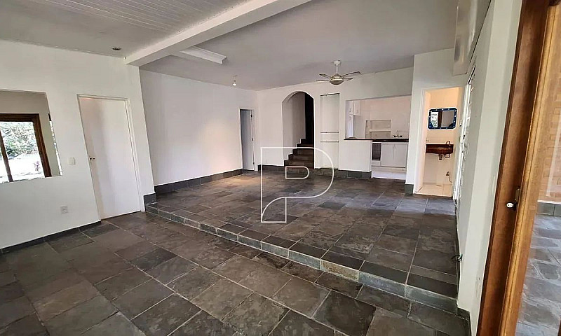 Casa Com 3 Dormitóri...