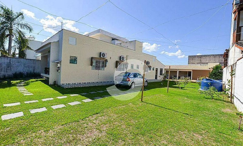 Casa Com 3 Dormitóri...