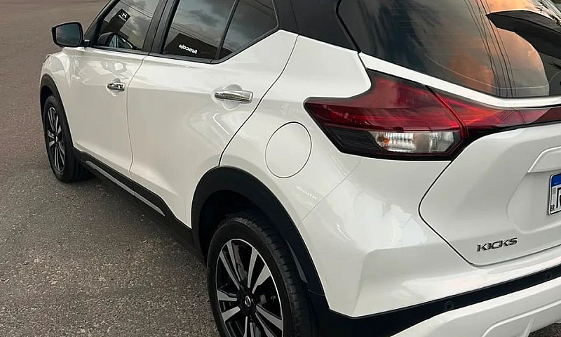 Nissan Kicks Exclusi...