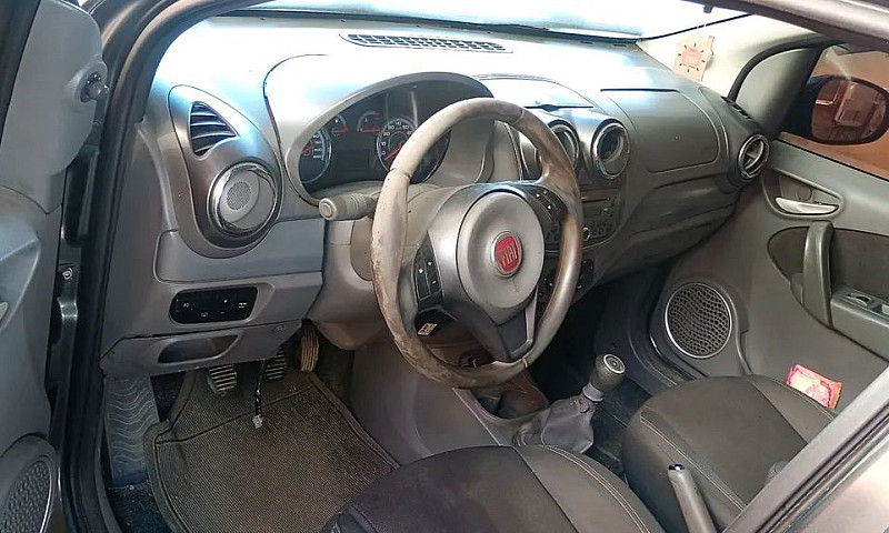 Fiat Palio Essence 1...