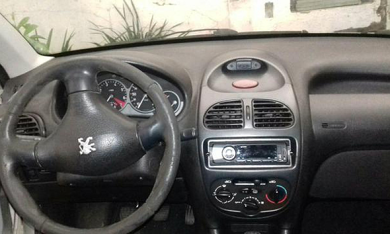 Peugeot 206 2001...