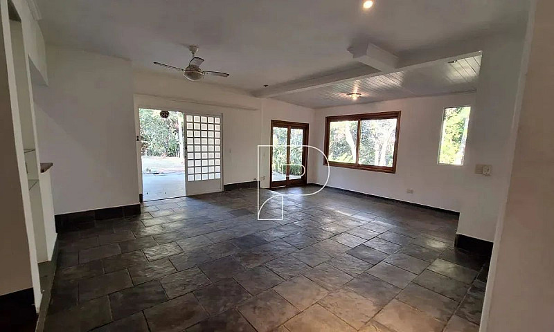 Casa Com 3 Dormitóri...