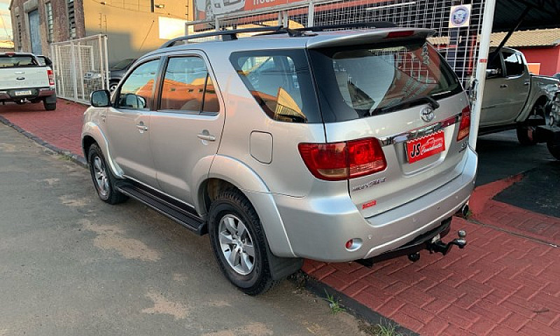 Toyota Hilux Sw4 200...