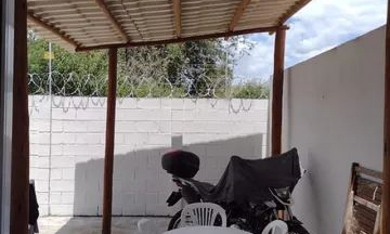 Casa De 2/4 Condomín...
