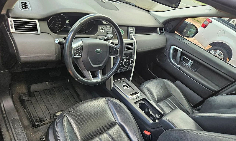 Land Rover Discovery...
