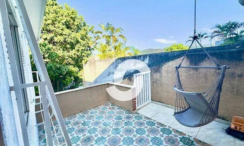 Casa Com 4 Dormitóri...