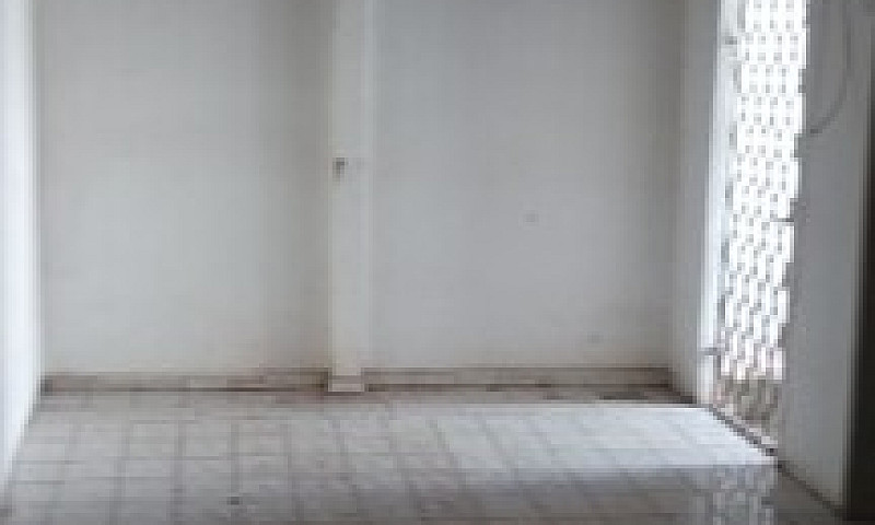 Casa Bem Localizada ...