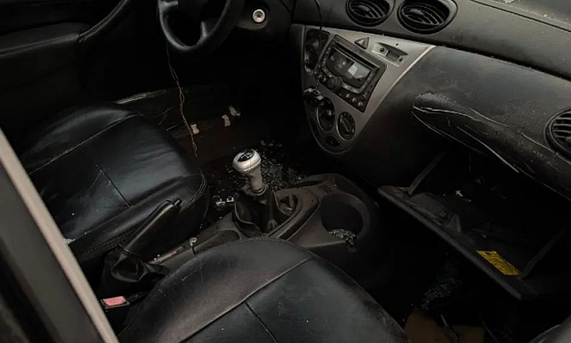 Ford Focus Sedan 1.6...