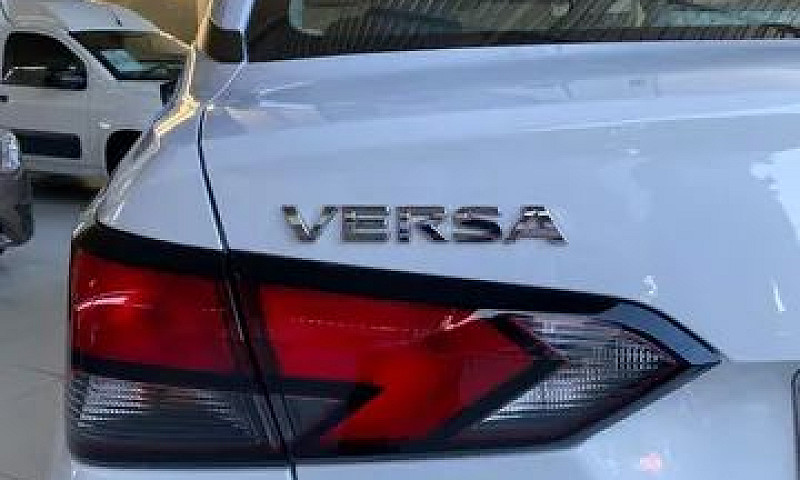 Nissan Versa Sense 1...