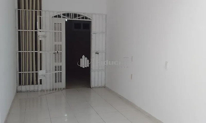 Localizada No Bairro...