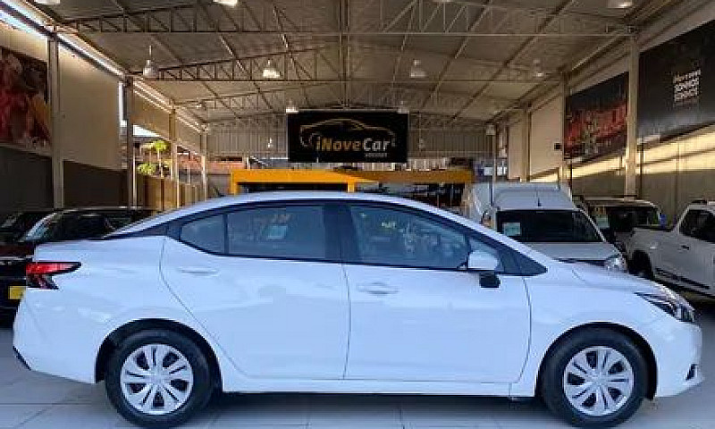 Nissan Versa Sense 1...