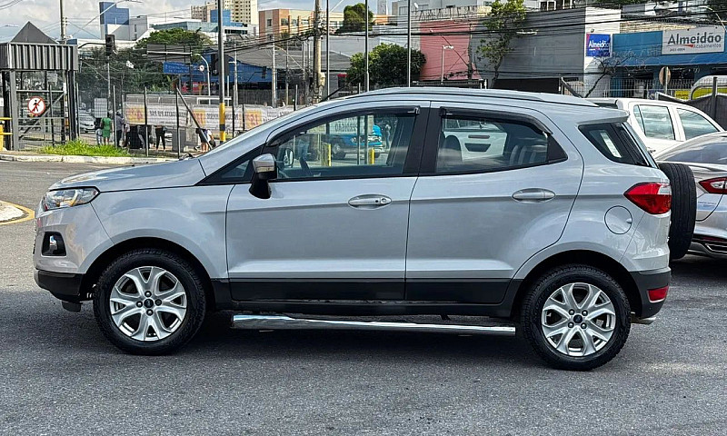 Ford Ecosport Titani...