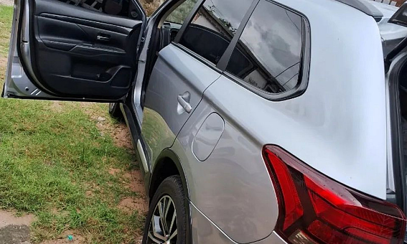 Mitsubishi Outlander...