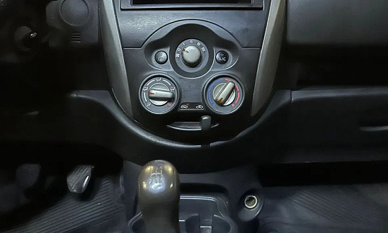 Nissan Versa 1.0 12V...