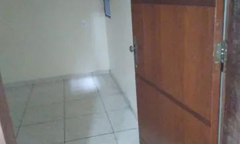 Alugo Casa De Fundo ...