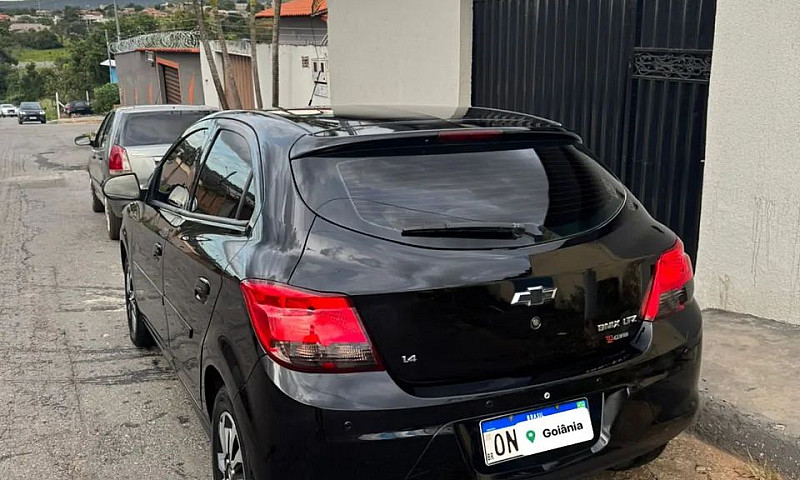 Chevrolet Onix Hatch...