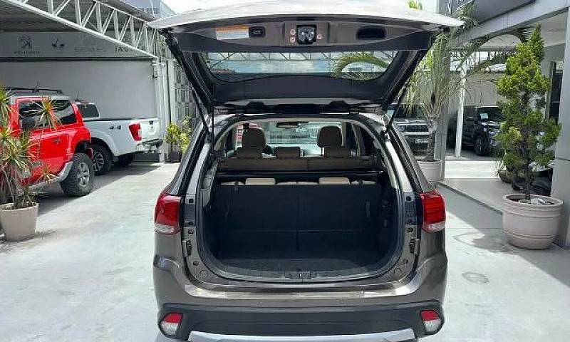 Mitsubishi Outlander...