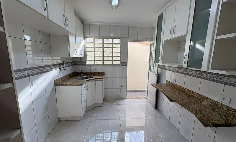 Casa Com 3 Dormitóri...