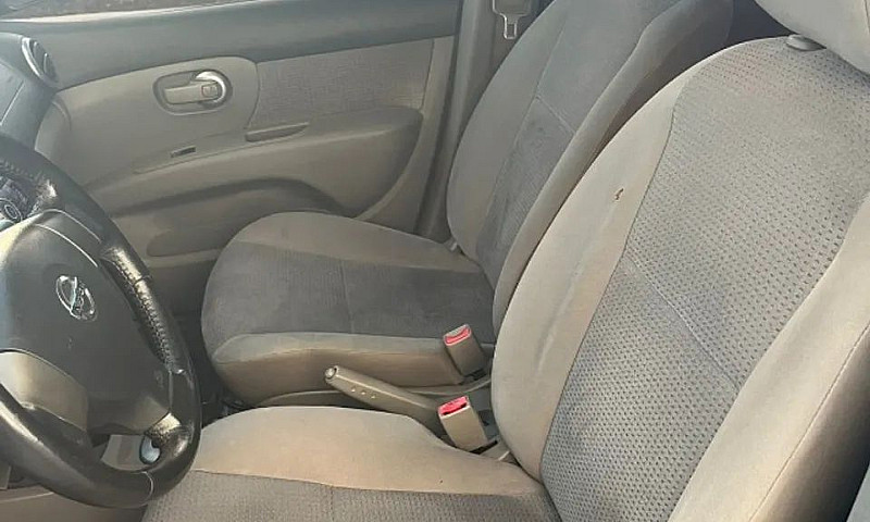 Nissan Livina Sl 1.8...