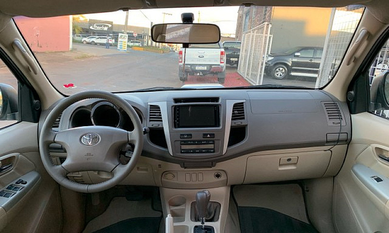 Toyota Hilux Sw4 200...
