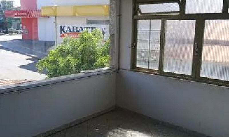 Sobrado Ao Lado Banc...