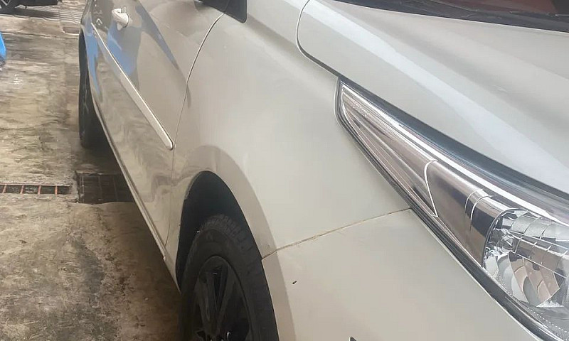 Toyota Yaris Xs Seda...