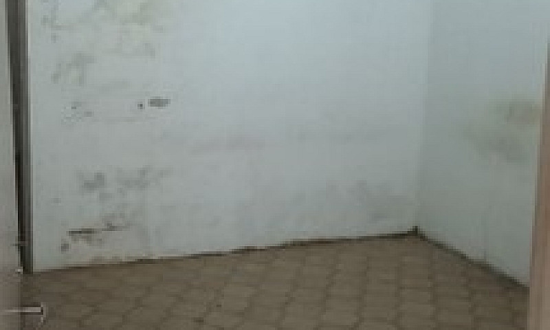 Casa Bem Localizada ...