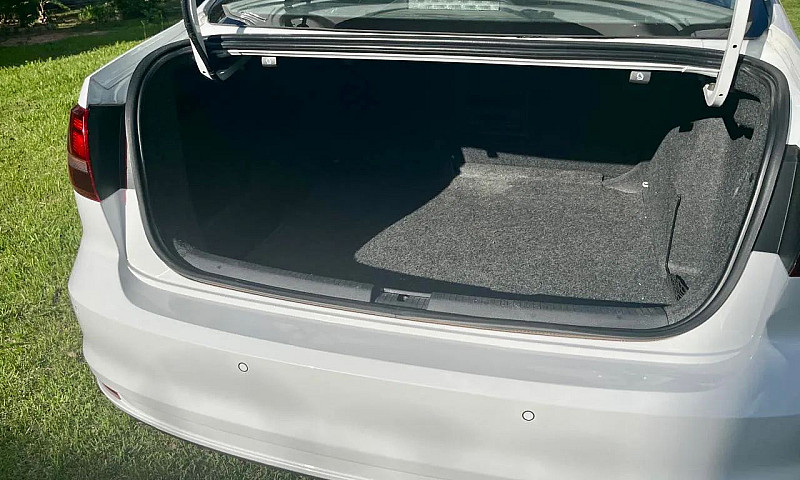 Volkswagen Jetta Com...