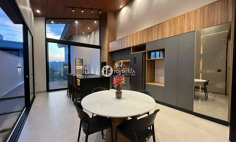 Casa Residencial À V...