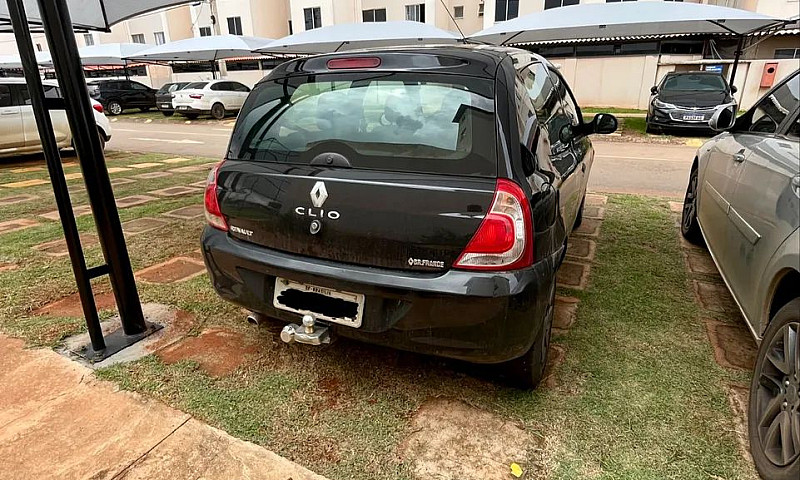 Renault Clio Authent...