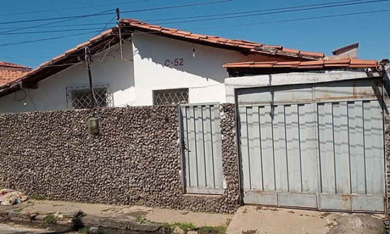 Casa Bem Localizada ...