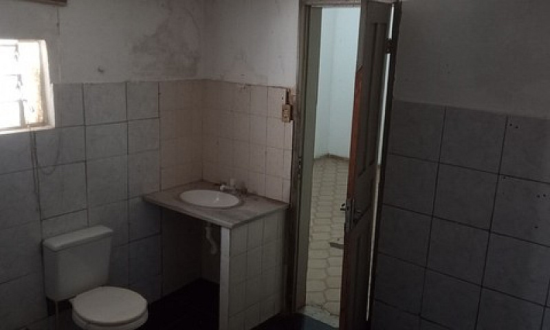 Casa Bem Localizada ...