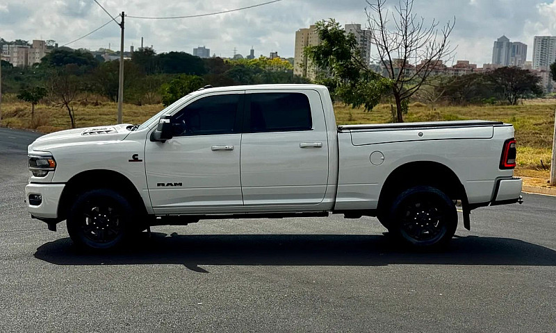 Ram 2500 Night Editi...