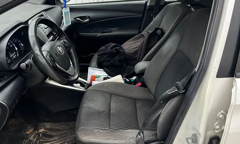 Toyota Yaris Xl Seda...