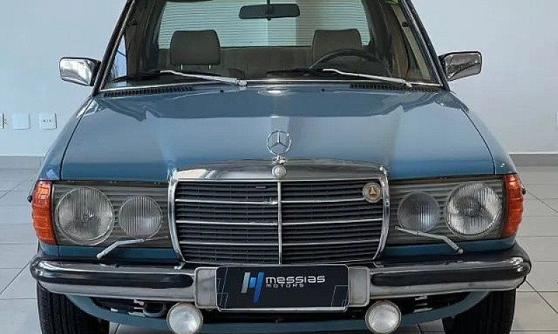 Mercedes-Benz 230E 1...