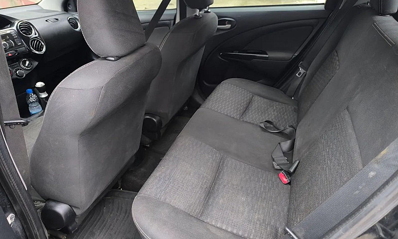 Toyota Etios Cross 1...