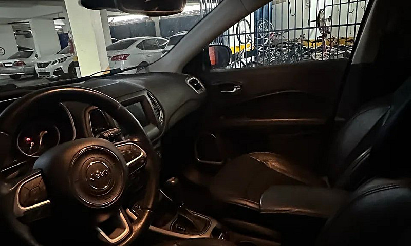 Jeep Compass Sport 2...
