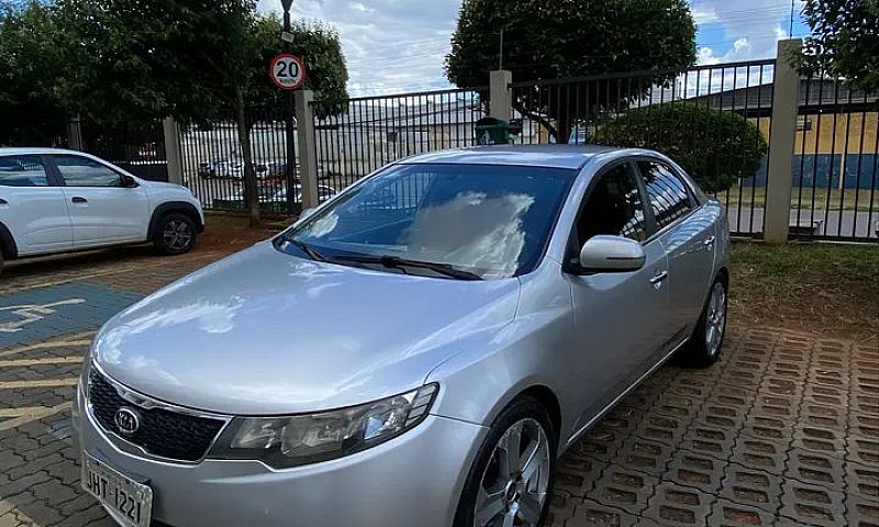 Kia Motors Cerato 1....
