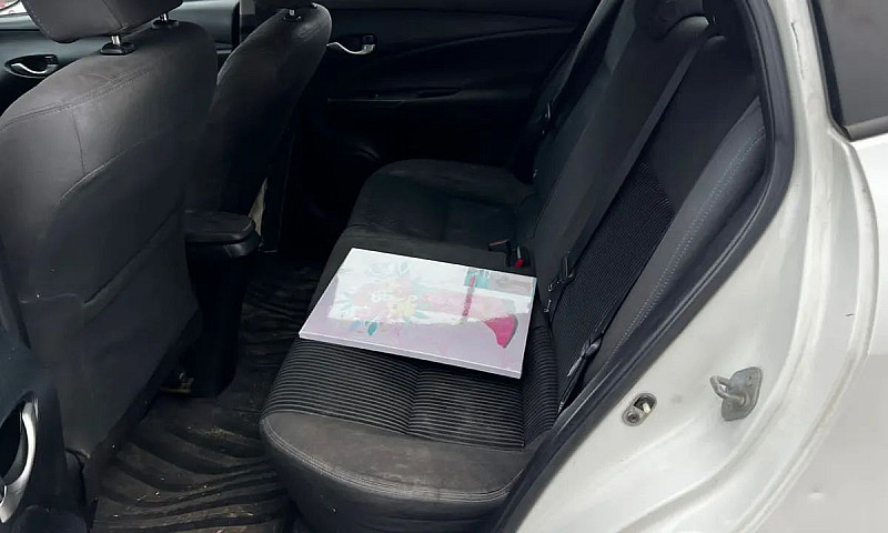 Toyota Yaris Xl Seda...