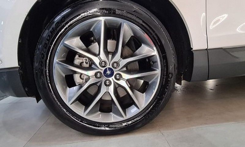 Ford Edge Titanium 2...