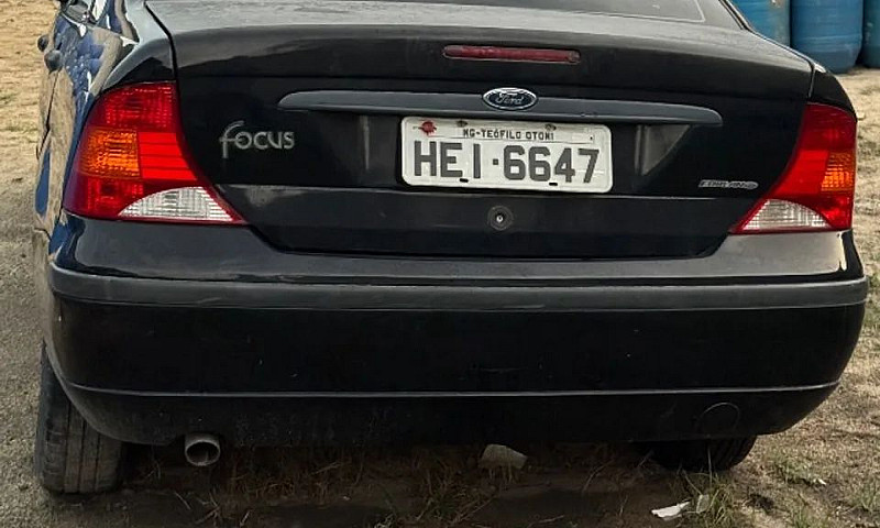 Ford Focus Sedan 1.6...