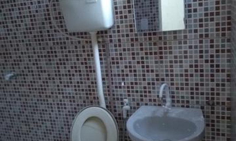 Alugo Casa 2/4 Quart...