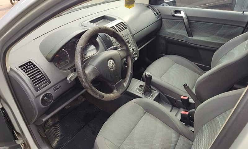 Polo Sedan 1.6 Compl...