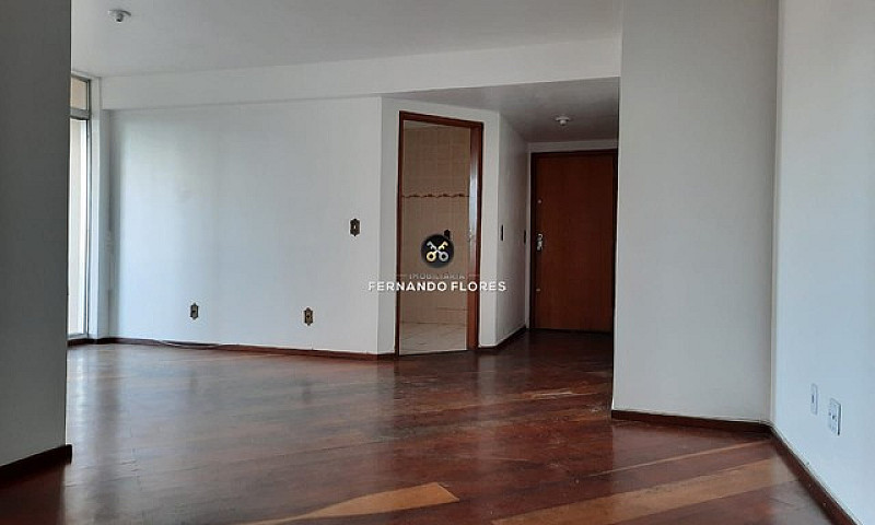 Imóvel Com Amplas Pe...