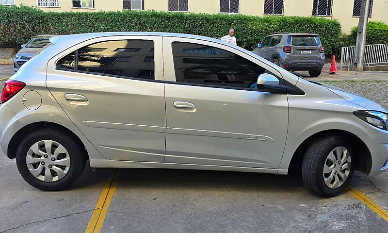 Chevrolet Onix Hatch...