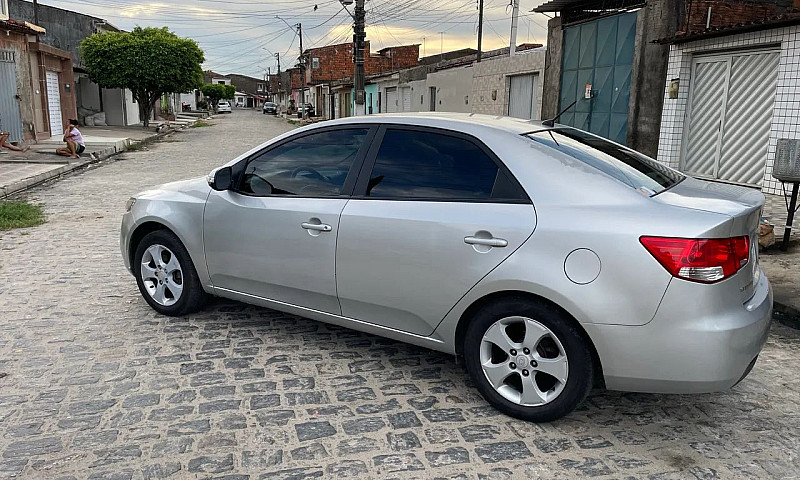 Kia Motors Cerato 1....